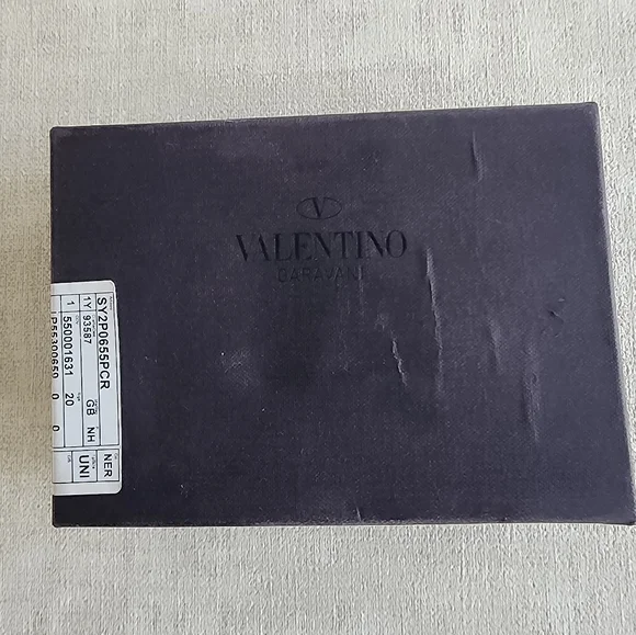 Authentic Valentino Garavani Cardholder - Picture 5 of 5